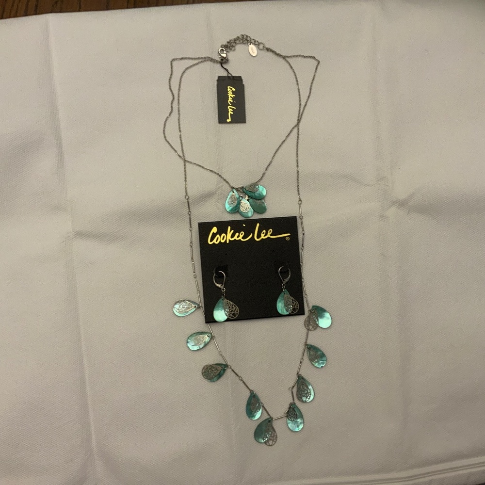 S9/ NWT 19” Cookie Lee Necklace & Earring Set 9 - Double Row Green Shell - Picture 1 of 6